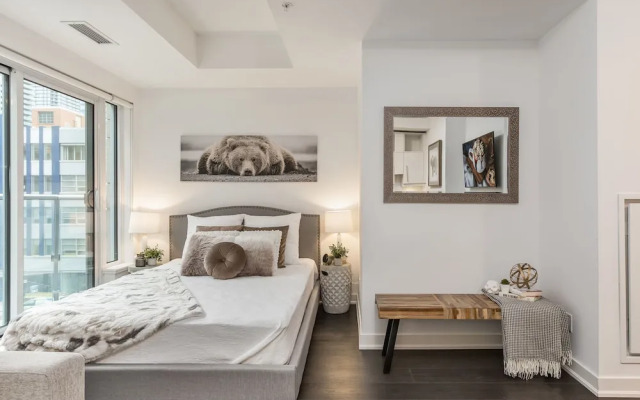 QuickStay - Classy & Rustic Downtown Condo