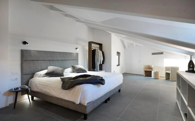Boutique hotel touring