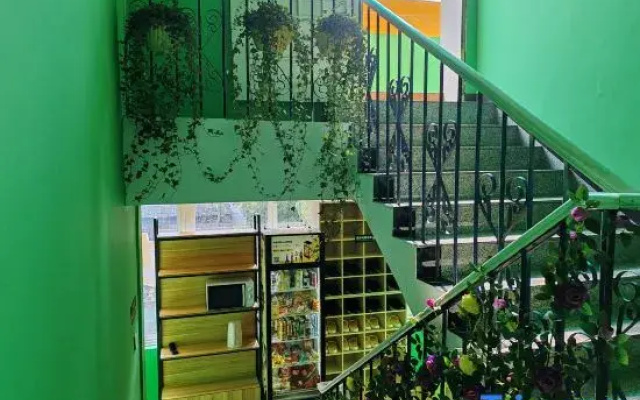 Youzhu Hostel (Shuhanludong Subway Station)