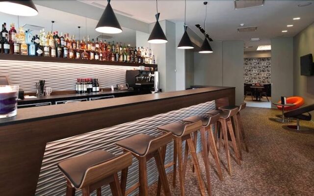 Square Hotel