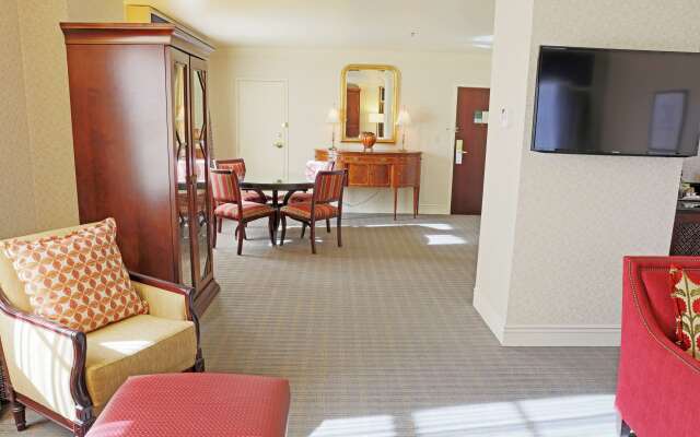 Hotel Roanoke & Conference Ctr, Curio Collection by Hilton