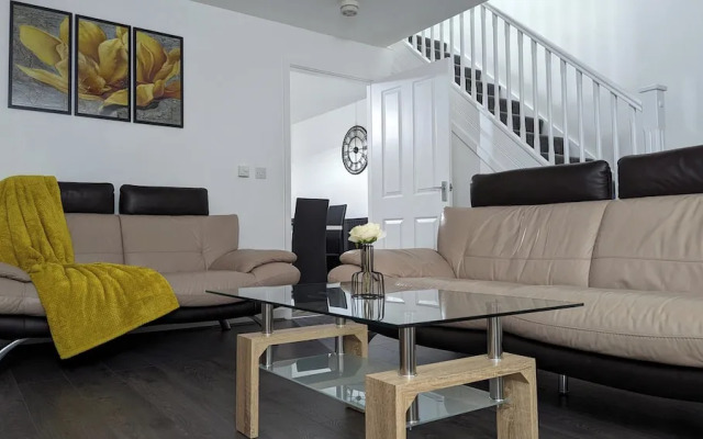 Leyland Road Retreat - 4 Bedroom House