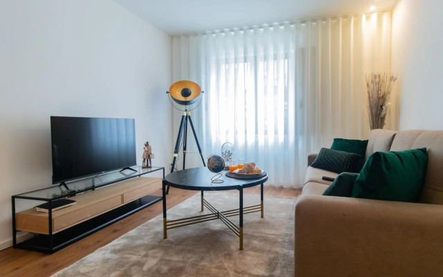 Stunning Apartment w/ Free Parking by LovelyStay