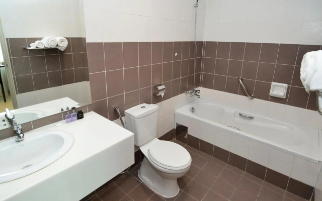 Holiday Villa Hotel & Suites