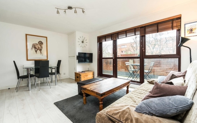 Luxury Islington Apartment with Balcony