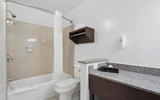 Comfort Inn & Suites Orange County John Wayne Airport