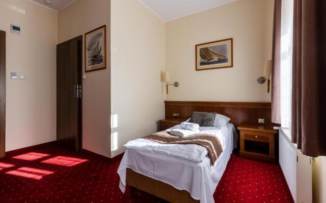 Hotel Bialy Dworek