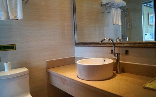 Vienna Hotel (Shanghai Minhang Qibao Zhongyi Road)