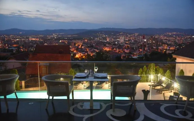 Hollywood Suites & Lofts