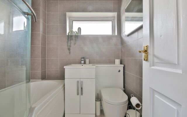 Spacious 3 Bedroom House in Barry
