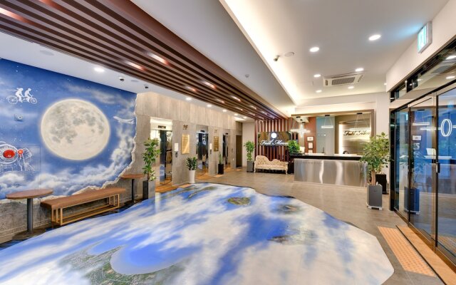 Full Moon Hotel