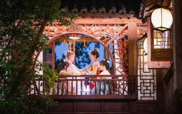 Puyuan Fashion Ancient Town Meshang Resort Hotel