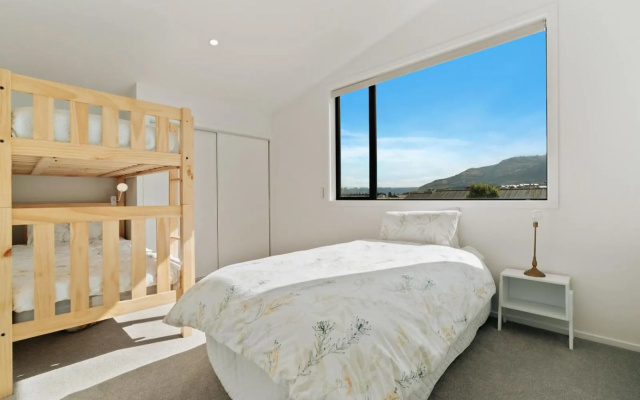 Jacks Point Family Retreat - Jacks Point Holiday Home – Guest Rooms – Jacks Point