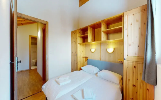 Spacious Apartment With Balcony