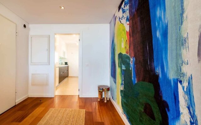 Gorgeous Apartment in Alges With Stunning Rooftop Pool