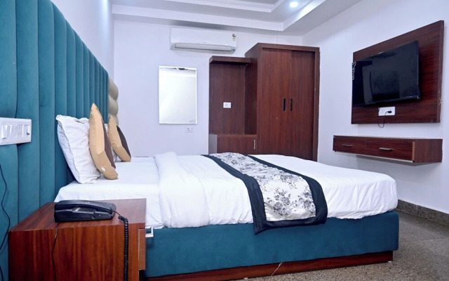 Hotel Golden By Admire Stay