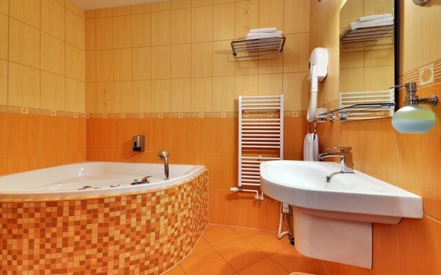 Restaurace a penzion Kamenec