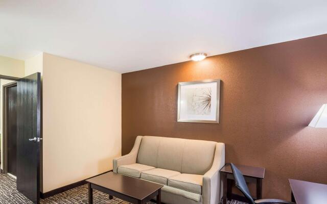 Quality Inn & Suites Caseyville - St. Louis