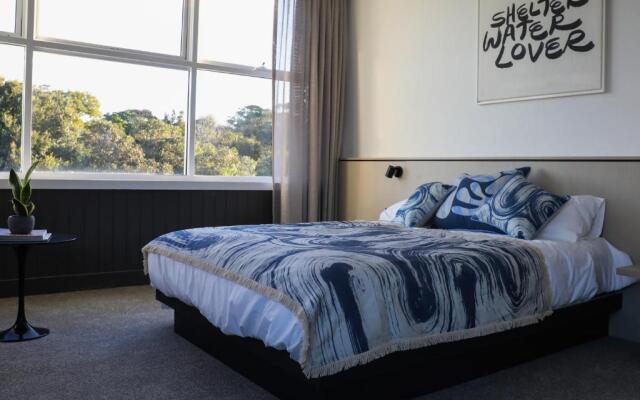 Barrys Beach Road Hotel