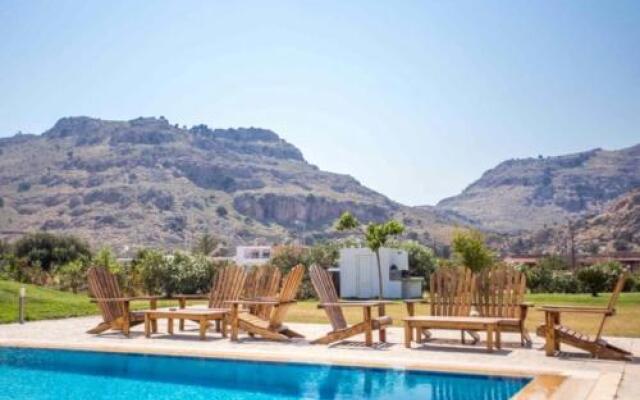 Kolympia Family Pool House