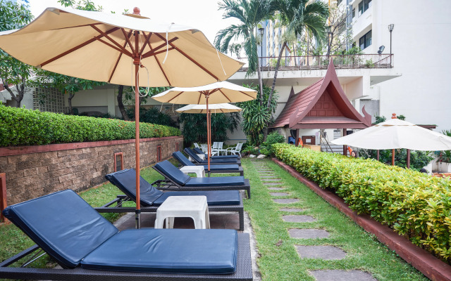 Narai Hotel (SHA Extra Plus)