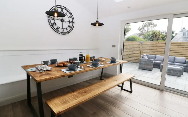 21 Llwyn Gwalch Estate