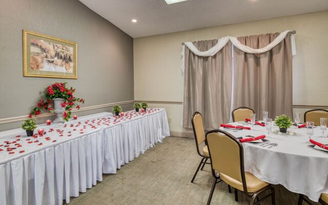 Howard Johnson Express Inn