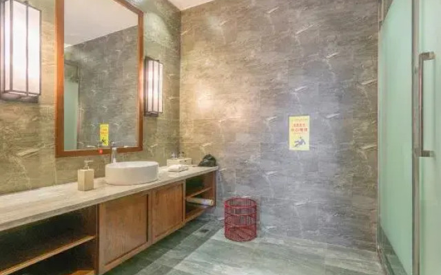 Gongga cliff Hot Spring Hotel