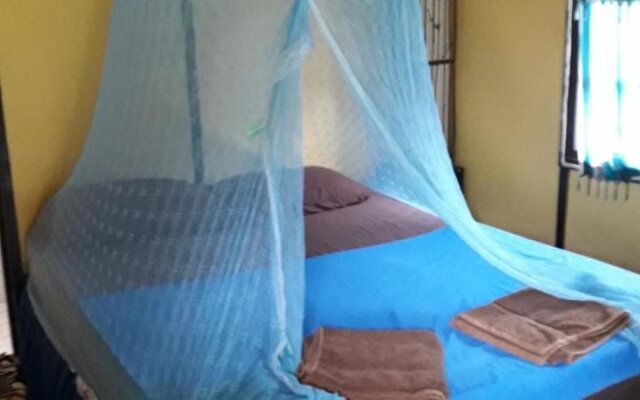 Jungle Hut Bungalow & Hotel