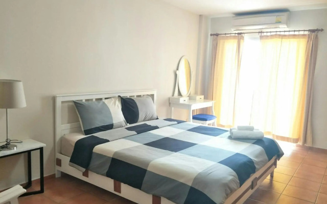 Lomsabai Apartments