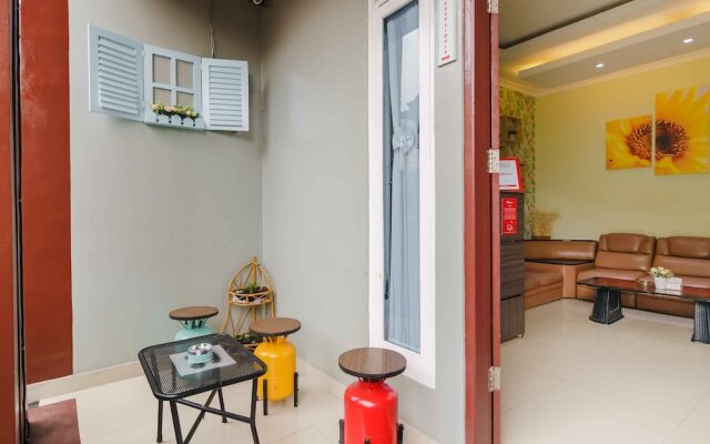 RedDoorz Syariah near Jam Gadang Bukittinggi 2