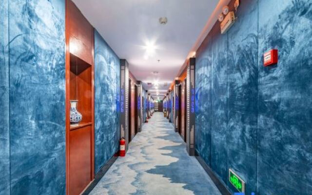 Oupai Jindi Grand Hotel (Xinyang International Trade City East Railway Station)