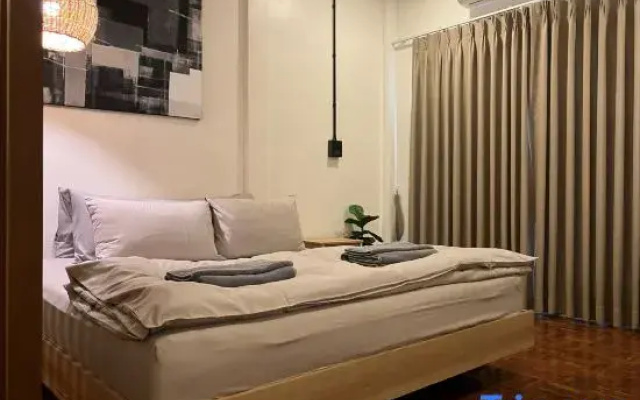 Private Cozy Townhouse Near "Lanmuang Market"