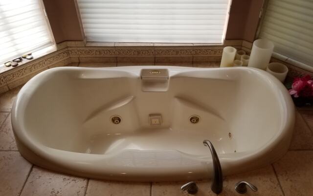 Mansion Getaway - Sleeps 24