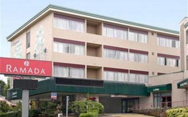 Ramada Hotel & Suites Metrotown