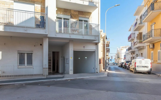 Marina Apartment 100m From Sea
