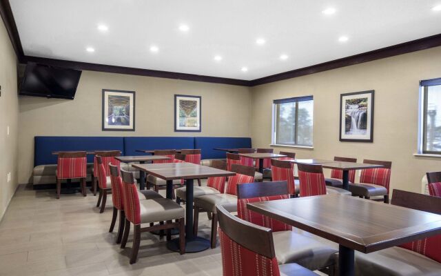 Comfort Inn La Porte