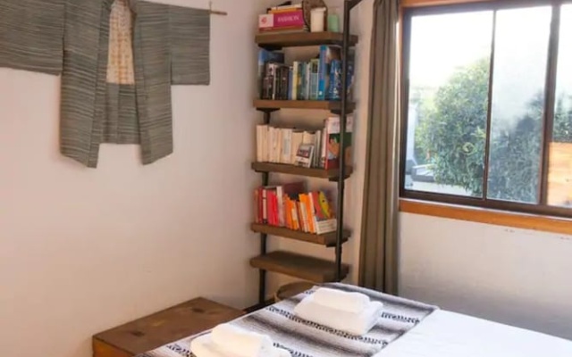 Charming Cottage With Leafy Courtyard – Guest Rooms – Sydney