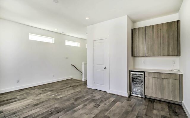 Newly-built Luxury Galleria Area Townhome!