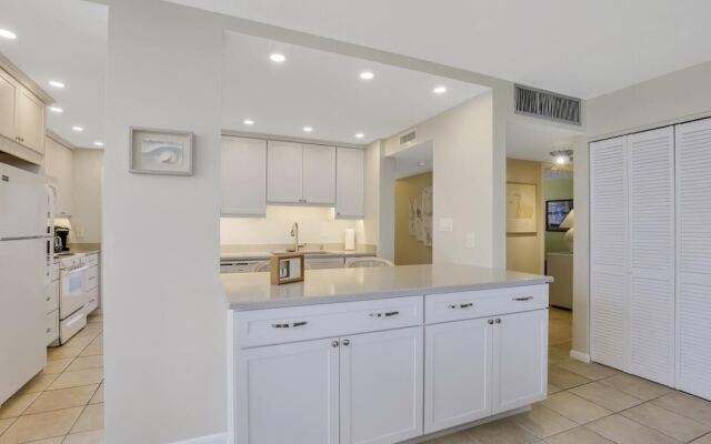 Beachfront Condo With Pool/views From two Balconies