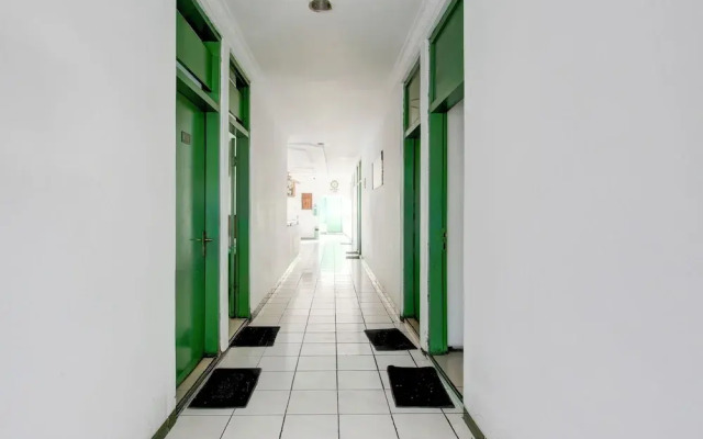 OYO 94082 Hotel Gurita