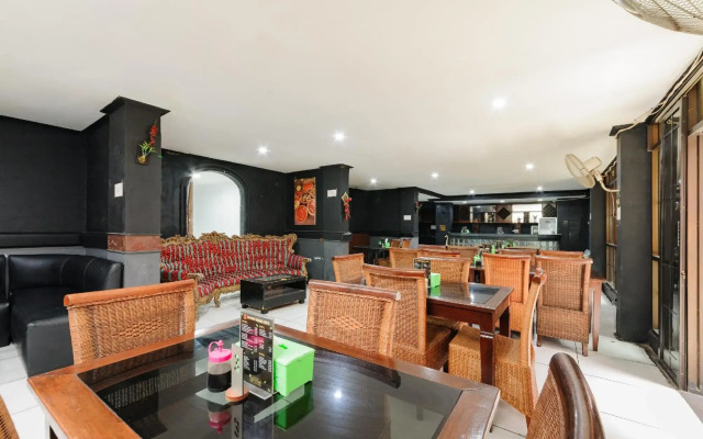 RedDoorz Plus near RSCM Jakarta