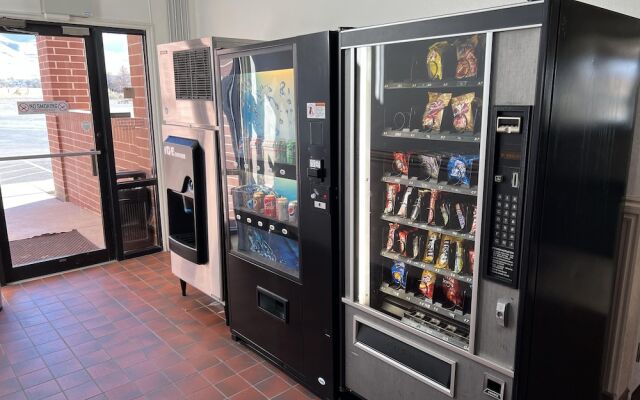 Days Inn by Wyndham Lake Point