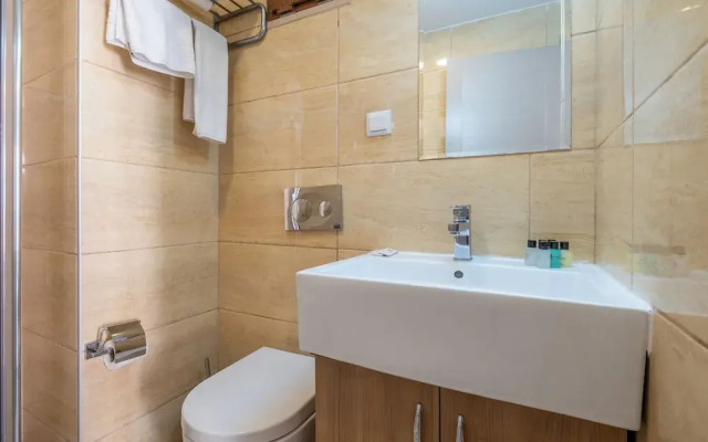 Lavin Hotel & Suites