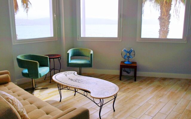 Flatguest Seaside Beauty