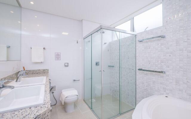 Incrível casa com churrasqueira em Jurerê RDR030