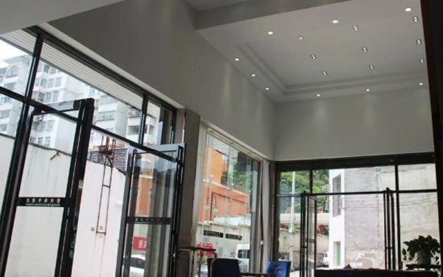 Dengge Business Hotel