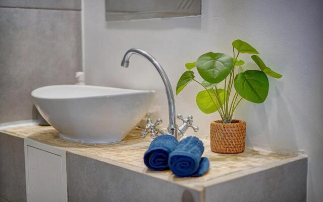 Le Alex - 800m des plages - extérieur - Verrière Côte d'Azur