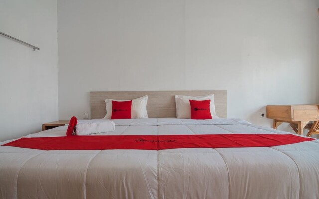 RedDoorz near Pantai Coastarina Batam