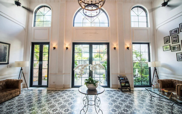 The Alcove Library Hotel